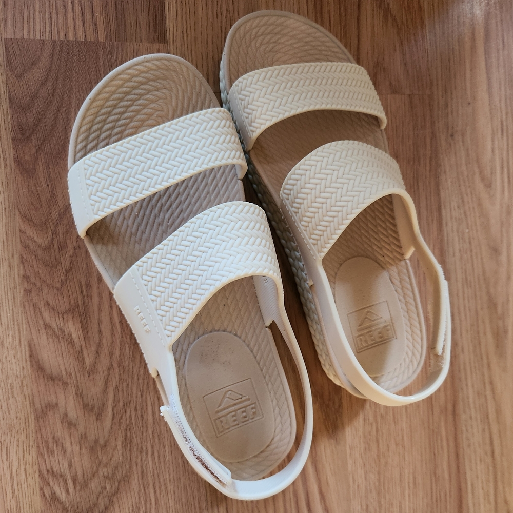 Reef Cream Sandals Minimalist Design with Textured Sole
